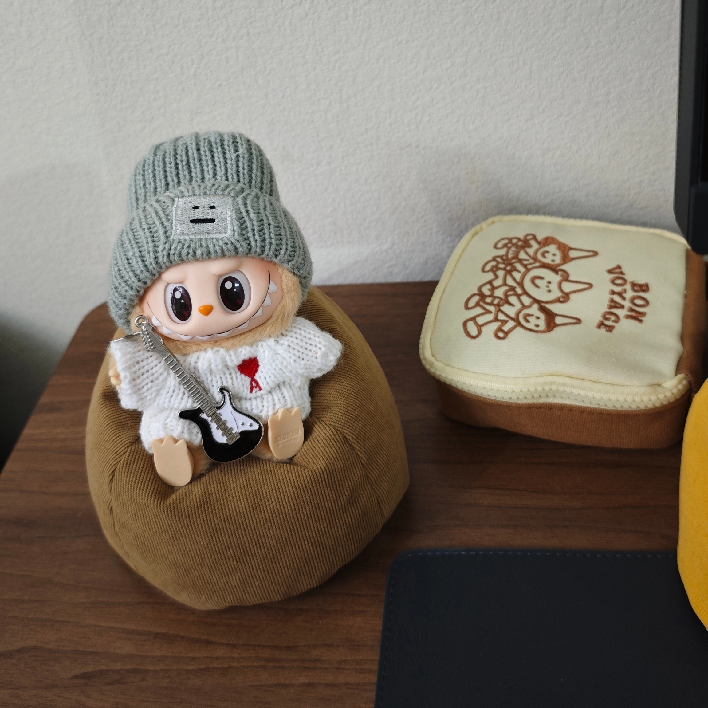 Labubu Clothes – Sweater Cold Hat Guitar Set | nekolulu 5 Labubu Clothes – Sweater Cold Hat Guitar Set | nekolulu - Image 5