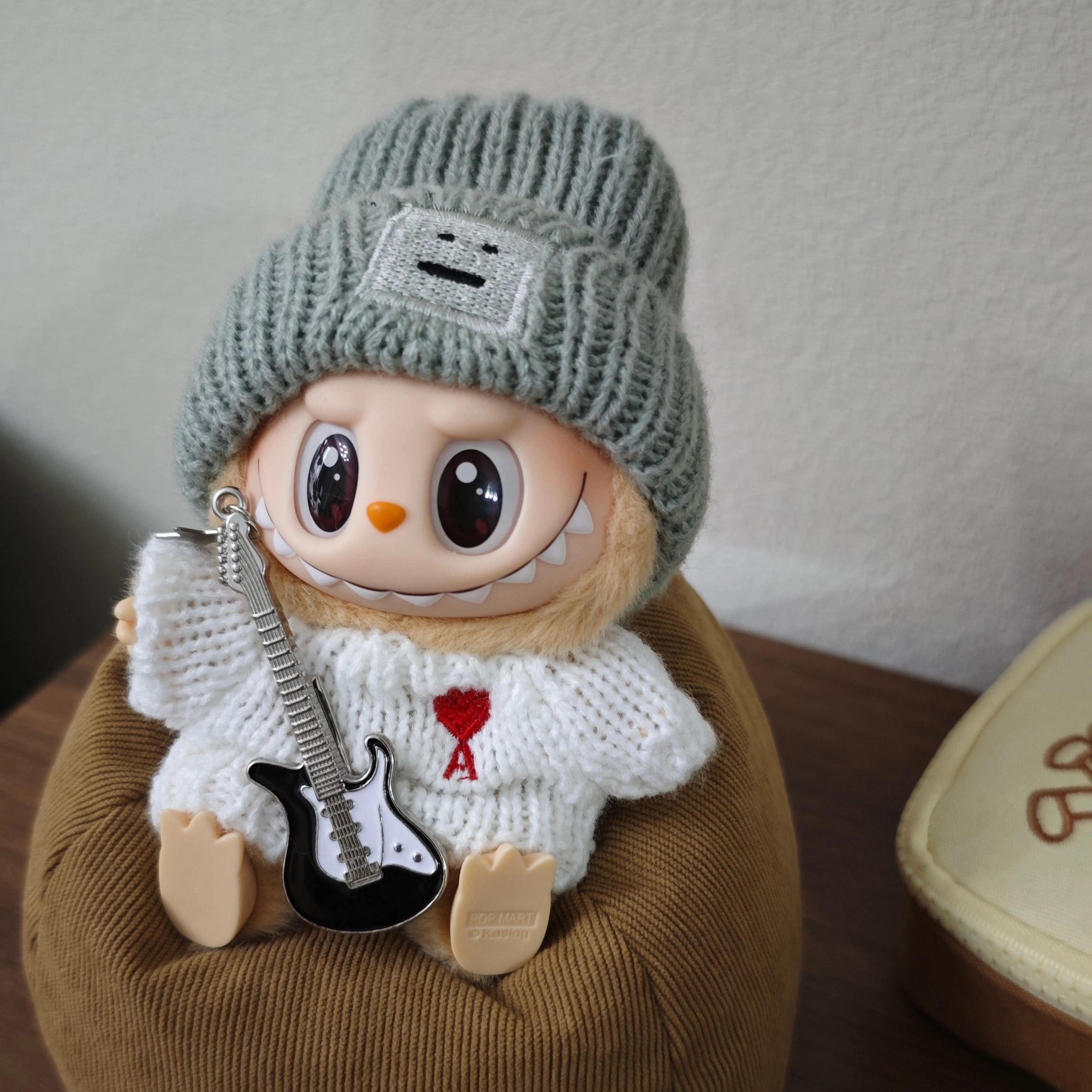 Labubu Clothes – Sweater Cold Hat Guitar Set | nekolulu 4 Labubu Clothes – Sweater Cold Hat Guitar Set | nekolulu - Image 4