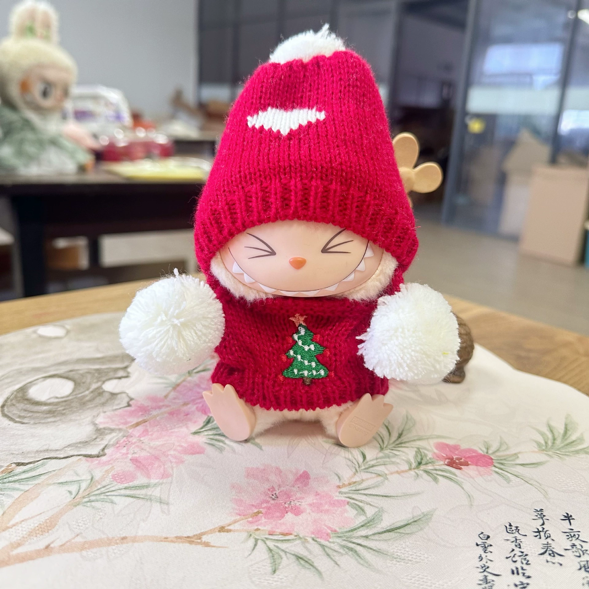 Labubu Doll Clothes (Christmas) – Eye-Catching Knit Hat & Sweater Set for 1st-2nd Gen Labubu (4 SKUs) | nekolulu 6 Labubu Doll Clothes (Christmas) – Eye-Catching Knit Hat & Sweater Set for 1st-2nd Gen Labubu (4 SKUs) | nekolulu - Image 6