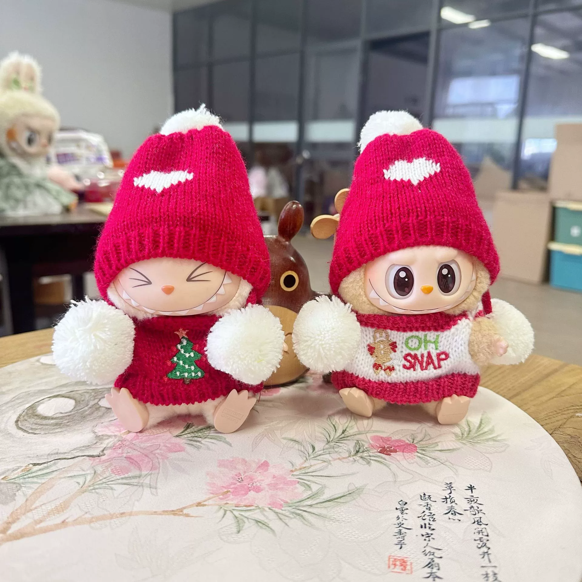 Labubu Doll Clothes (Christmas) – Eye-Catching Knit Hat & Sweater Set for 1st-2nd Gen Labubu (4 SKUs) | nekolulu 3 Labubu Doll Clothes (Christmas) – Eye-Catching Knit Hat & Sweater Set for 1st-2nd Gen Labubu (4 SKUs) | nekolulu - Image 3